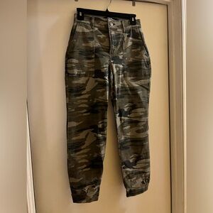 Women’s Express camo pants size 0